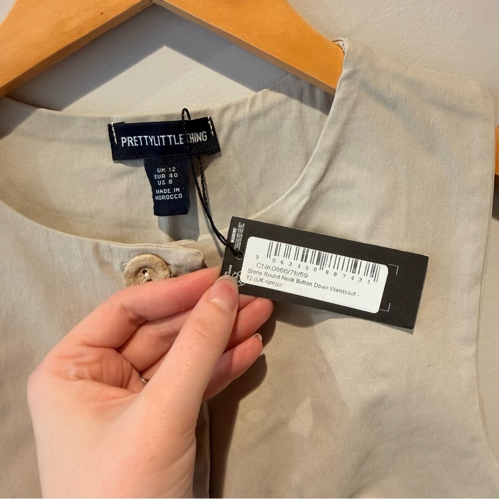 PrettyLittleThing Tan Button Down Vest - Picture 5 of 7